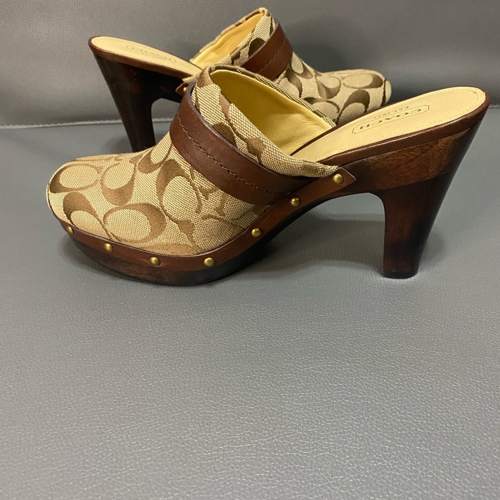 Coach Vintage Signature Jacquard Clogs - Picture 7 of 7